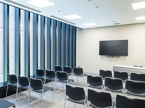 コンファレンス内の各室をつなぐ音響・映像の中継システムのイメージ