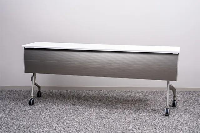 机（3名掛け）の写真